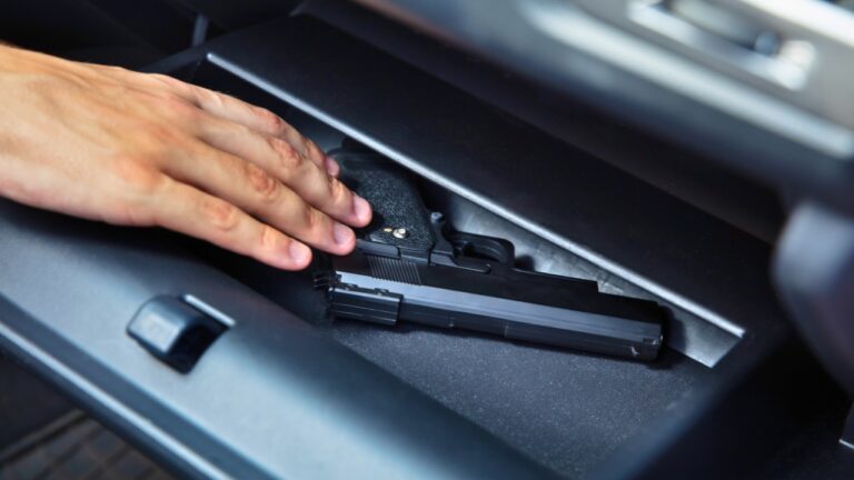 What experienced gun carriers do differently during a traffic stop