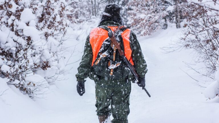 I trusted cheap gloves in cold weather and regretted it fast