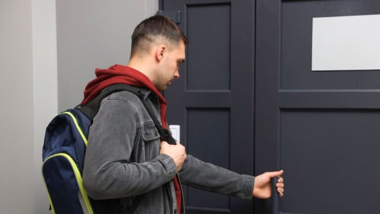 Homeowner says a man showed up at 1 a.m. asking to stash bags in the house — and there was already another person waiting in a running car in the driveway