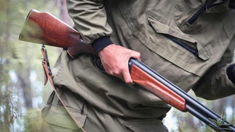 Hunter says he heard leaves rustling on the way to his deer stand — and then realized an entire skunk family was chasing him through the dark