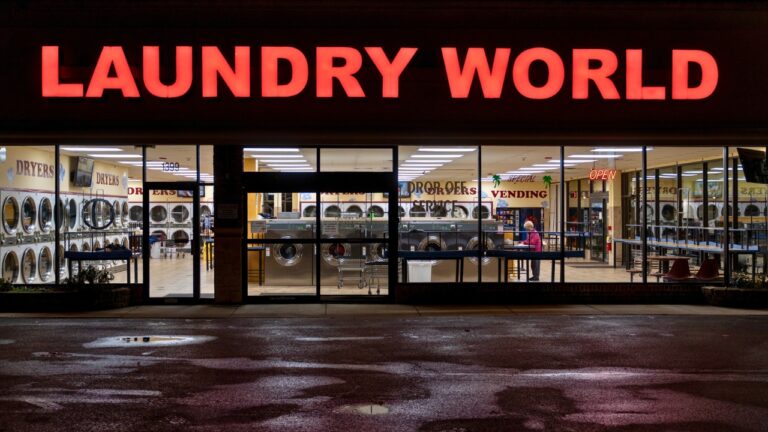 Driver says he pulled into a laundromat parking lot at night — and then a man came straight at his driver’s door with his hands in his pockets