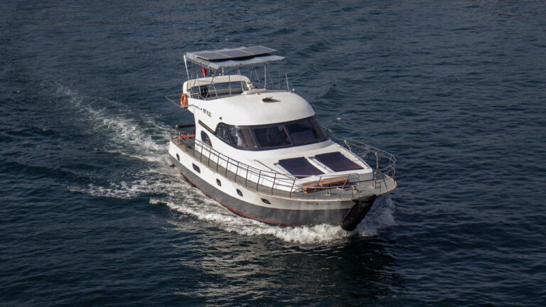 Boater Says a Charter Captain Boarded Another Man’s Boat — Then Reddit Debated Whether Drawing a Gun Would Have Been Justified