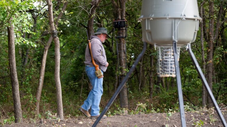 Hunter Finds a Stranger’s Setup on His Land — Then Reddit Warns Him Not to Touch the Gear