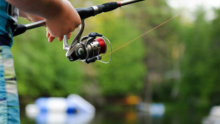 Bass Angler Says Other Boats Keep Pulling Up and Casting Over His Line — Then Blast Off and Ruin the Spot