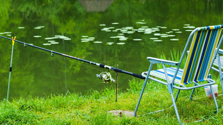 Fisherman Says a Lady Called Police Over a Neighborhood Pond — Then the Sign Only Banned Boating and Swimming