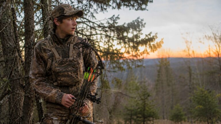 Teen Hunter Bumped His Release Mid-Draw on a Broadside Buck — Then the Arrow Flopped Three Feet From the Stand