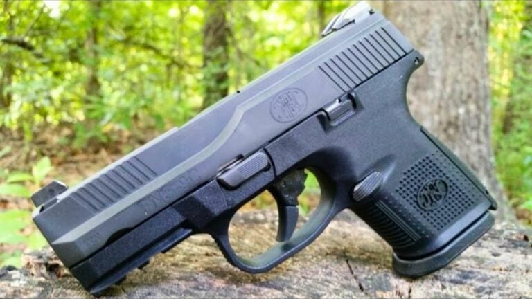 Handguns That Are Easy to Shoot Without Being Huge